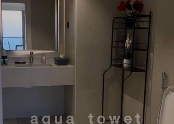 شقة ببلكونة مطلة على البحر 