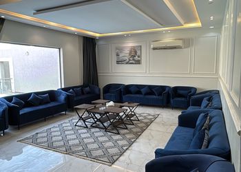 شاليه بمسطح اخضر ومسبح 