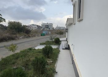 استديو بسرير ماستر وجلسة جانبية