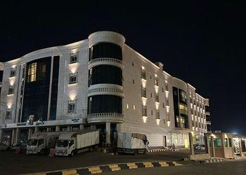شقة بغرفة معيشة وغرفة نوم 
