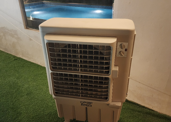 استراحة بمسبح و مسطح اخضر