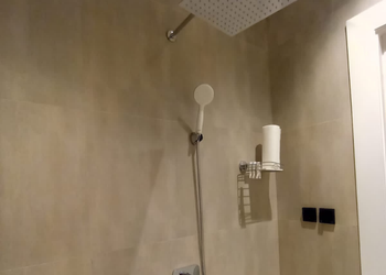 استديو بسرير ماستر وجلسة جانبية 