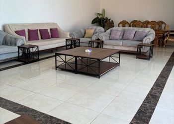شاليه بمسطح اخضر ومسبح
