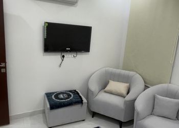 شقة بغرفتين نوم وصالة 