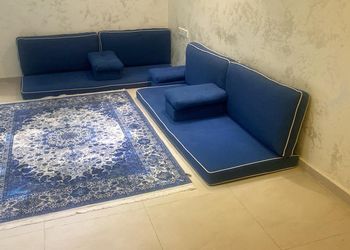 شقة بغرفة نوم مريحة وصالة 