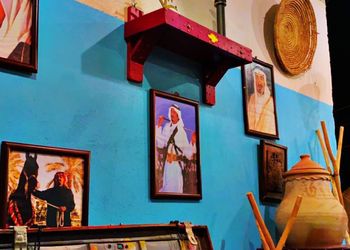 مخيم بجلسة خارجية ومسطح اخضر