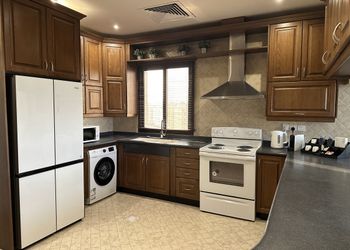 شقة بصاله بإطلاله على المدينة