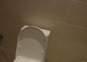 استراحة بمجلس وفناء خارجي 