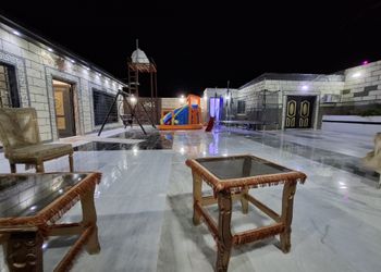 شاليه قسمين مسبح ملاعب ومسطحات