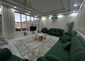 شاليه بجلسة خارجية ومجالس