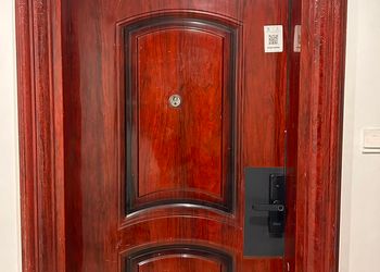 شقة بدخول ذاتي وصالة أنيقة 