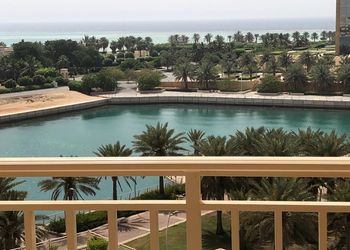 شقة بإطلالة مميزة على البحر 