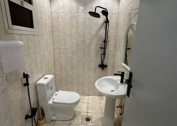 شقة بغرفة معيشة وغرفة نوم 