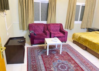 استديو بسرير ماستر وجلسة جانبية 