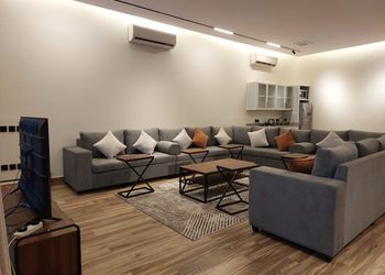 شاليه بمسطح اخضر ومسبح 