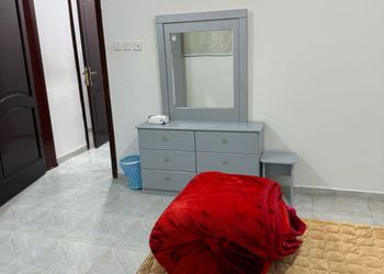شقة بغرفة جلوس وغرفتين نوم 
