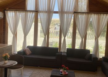 كوخ ريفي بجلسة خارجيه ومجلس