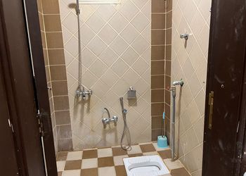 استديو بسرير ماستر وأثاث مريح 