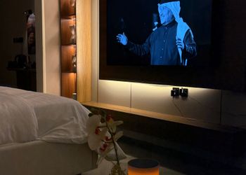استديو بسرير ماستر وجلسة جانبية