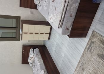 شاليه بمسطح اخضر وجلسة خارجية 