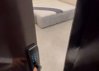 استديو بسرير ماستر 