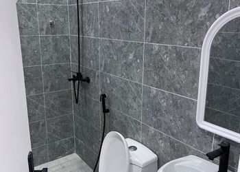 شقة بصالة جلوس وغرفة نوم