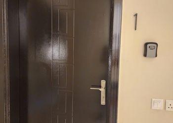 استديو بسرير ماستر وجلسة جانبية