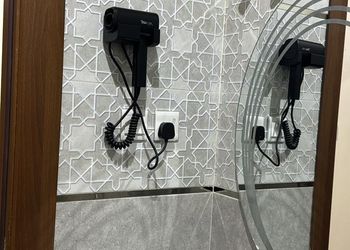 استديو بسرير ماستر وجلسة مريحة 