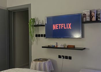 استديو هادئ بسرير ماستر