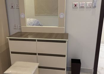 شقة بغرفتين نوم وأثاث مريح