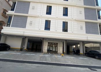 استديو بأثاث مريح وبسيط 