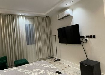استديو بسرير ماستر وجلسة 