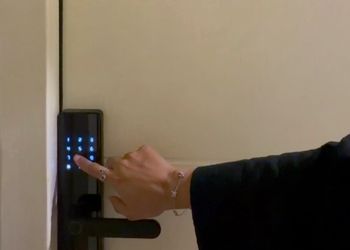 استديو بسرير ماستر وجلسة جانبية
