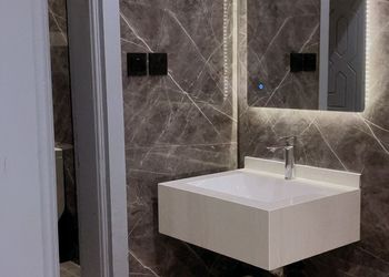 شاليه بألعاب مائية وجلسة خارجية