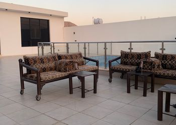 استراحة بمسطح اخضر ومجالس