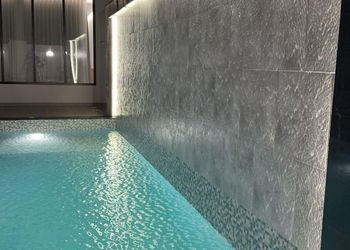 شالية بمجلس مطل على الفناء الخارجي 