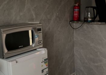 شقة بصالة جلوس وغرفة نوم 