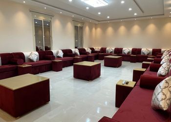 استراحة بجلسة مطلة على المسبح 