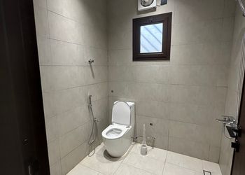 شاليه بمسطح اخضر ومسبح 