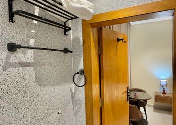 استديو بأثاث مريح وبسيط 