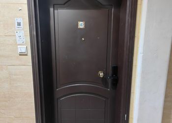 استديو بسرير ماستر وأثاث مريح 