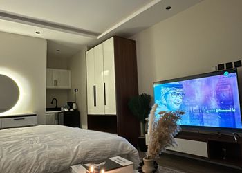استديو بسرير ماستر وجلسة جانبية