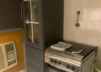شقة بصالة جلوس وغرفتين نوم 