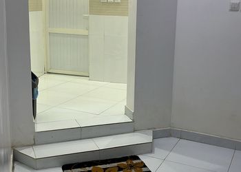 استديو بأثاث مريح وبسيط 