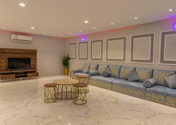 شاليه بملعب كرة قدم  إضاءة,ركن شواء