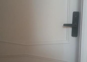 شقة بصالة مريحة وغرفتين نوم 