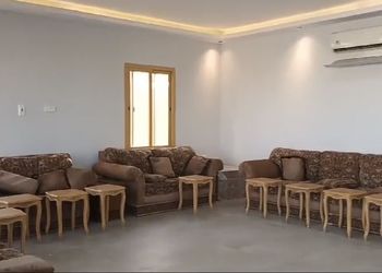 استراحة بملعب كرة قدم ومجلس 