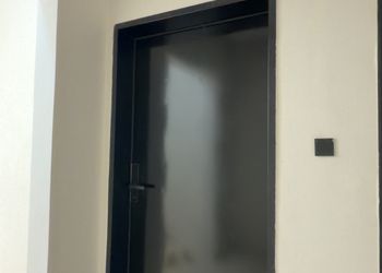 استديو بسرير ماستر وجلسة جانبية
