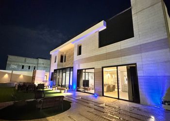 شاليه بمسبح ودخول ذاتي