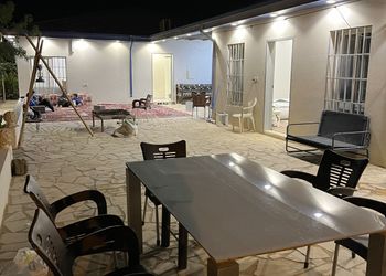 استراحة بجلسة خارجية واجواء ممتعة